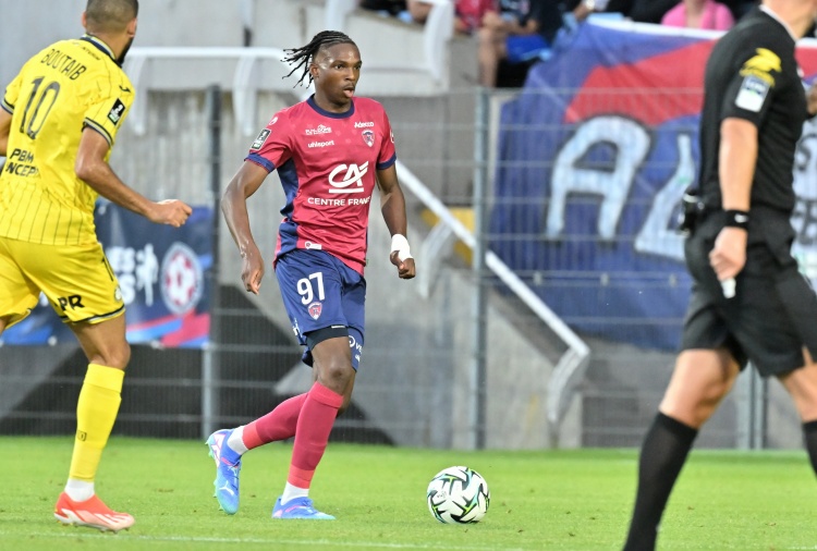 Crowns Sports-名记：拜仁也有意雷恩后卫雅凯，但认为5000万欧的价格太贵