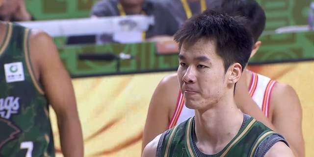 Crowns Sports-神仙打架！鱼腩双加时掀翻黑马，郭昊文独砍31+6+10，贺希宁28+7