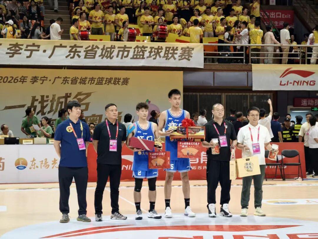 Crowns Sports-虽憾负，仍高光！江门足篮双队鏖战强敌，全力以赴拼搏全场！