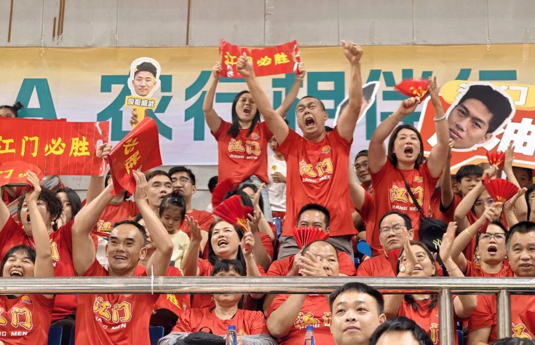 Crowns Sports-虽憾负，仍高光！江门足篮双队鏖战强敌，全力以赴拼搏全场！