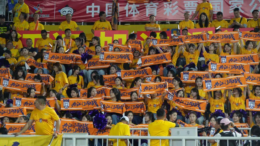 Crowns Sports-虽憾负，仍高光！江门足篮双队鏖战强敌，全力以赴拼搏全场！